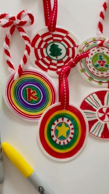 Plastic Cup Crafts, Ornaments Diy Kids, Ornament Craft, Christmas Crafts For Kids To Make, Kids Christmas Ornaments, Cup Crafts, Craft Decor, Christmas Classroom, Kids Ornaments