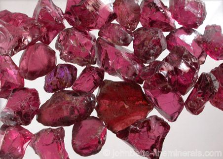 Stone Aesthetic, Gems And Crystals, Minerals Museum, Red Gems, Pyrope Garnet, Cleansing Stones, Middle English, English Word, Garnet Stone