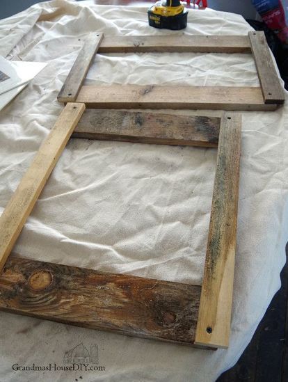 Industrial Pictures, Pallet Picture Frames, Farmhouse Picture Frames, Barn Wood Picture Frames, Farmhouse Pictures, Rustic Picture Frames, Rustic Pictures, Barn Wood Projects, Farmhouse Industrial