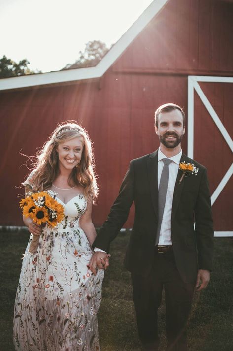 Floral Wedding Dress With Sleeves, White Floral Wedding Dress, Wedding Gown Tulle, White Tulle Wedding Dress, Flower Wedding Dress, Long Gown For Wedding, White Wedding Gown, White Floral Wedding, White Bridal Gown