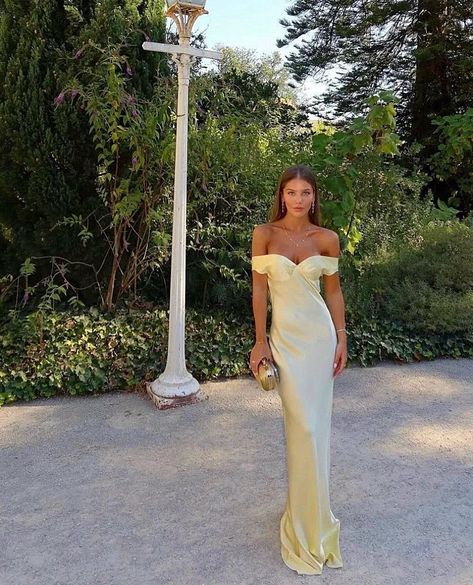 The perfect dress for your next special occasion 🍋 So in love with the new Banks Maxi Dress 🍋 Shop the look now! Off The Shoulder Silk Dress, Wedding Guest Dress Italy Summer, Wedding Guest Dress Bridesmaid, Natalie Rolt Dresses, Aus Formal Dresses, Formal Dresses Silk, Engagement Party Guest Outfit, Summer Ball Dress, Off The Shoulder Dress Formal