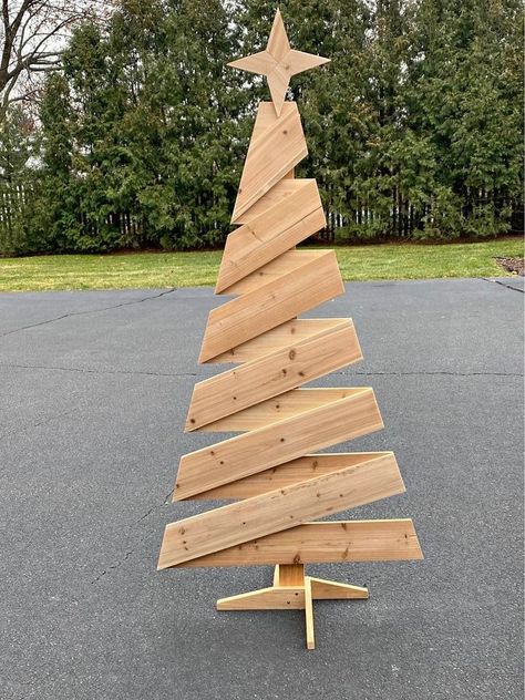 Wooden Christmas Trees Diy Rustic, Diy Wood Trees Christmas, 2x4 Christmas Tree Diy, Lath Projects, Diy 3d Christmas Tree, Wooden Christmas Trees Diy, Wood Log Crafts, Christmas Diy Wood, Barrel Table