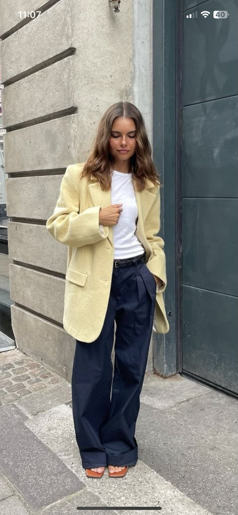 Corporate Fashion Summer, Winter Layering Outfits, Sleek Outfit, Summer Office Outfits, Work Fits, Blazer Fashion, Streetwear Women, Summer Fits, Office Outfits