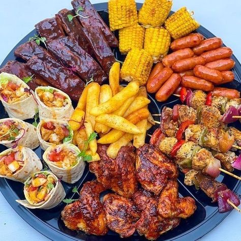 Bbq Platter, Amazing Food Platters, Food Boards, Party Food Buffet, Catering Ideas Food, Party Food Platters, Healthy Food Dishes, Catering Food, Food Recepie