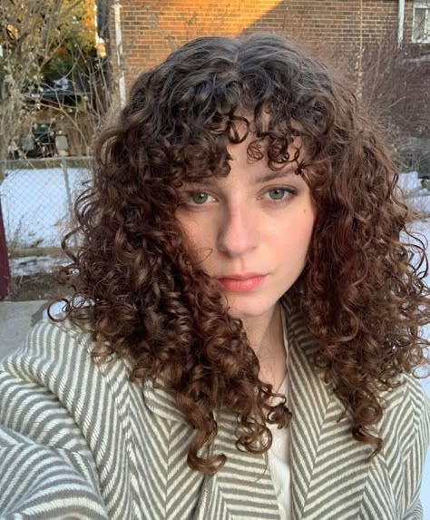 Curtain Bangs For Curly Hair Short, 3b Curly Hair Bangs, Medium Curly Hair With Bangs, Curly Hair With Fringe Bangs, 3a Curly Hair, 3b Curly Hair, Curly Hair Fringe, Dyeing Hair, Curly Hair Inspo