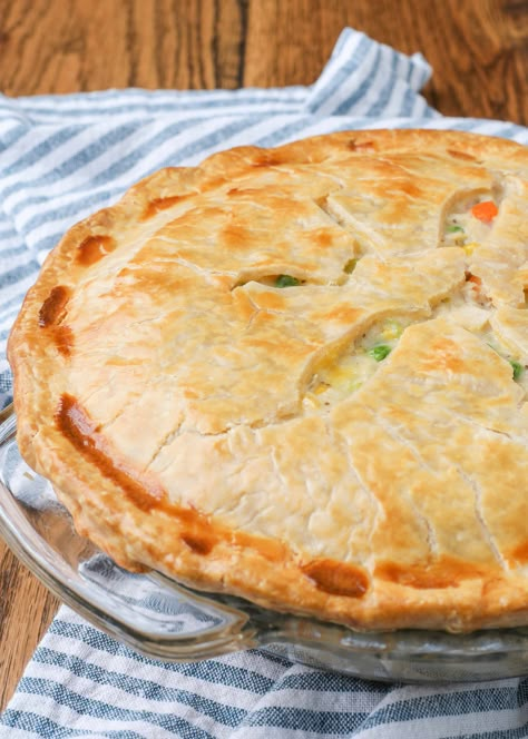 Leftover Turkey Pot Pie Turkey Pot Pie Casserole, Low Carb Chicken Pot Pie, Leftover Turkey Pot Pie, Turkey Pot Pie Easy, Classic Chicken Pot Pie, Pot Pie Recipe Easy, Turkey Pot Pie Recipe, Dinner Pies, Turkey Pie