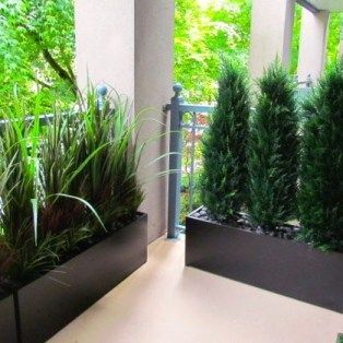 Beautiful yet functional privacy fence planter boxes ideas 17 Apartment Deck, Privacy Planter, Balcony Privacy Screen, Condo Balcony, Patio Privacy Screen, Apartment Balcony Garden, Fence Planters, Deck Privacy, Balkon Decor