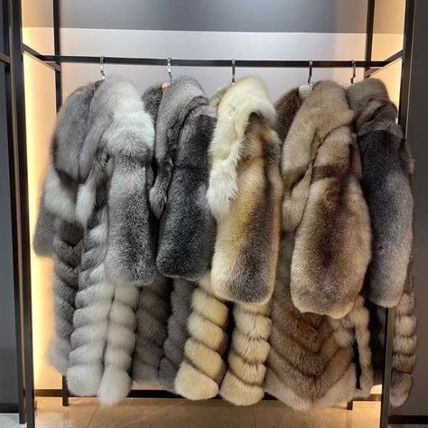 Fur Decor, Real Fur Coat, Types Of Coats, Winter Outwear, Outwear Women, Fur Coats Women, Fox Fur Coat, Coat Women, Fur Fashion