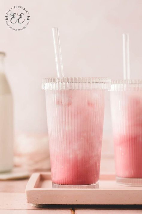 Iced Pink Latte Recipe (aka Beetroot Latte) Beetroot Latte, Best Rice Pudding, Best Rice Pudding Recipe, Party Pinwheels, Nachos Recipe Beef, Cream Cheese Pinwheels, Pink Latte, Ninja Coffee Bar, Fresh Drink