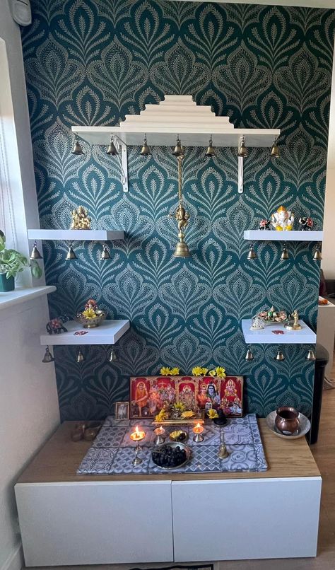 Indian Altar Puja Room, Mini Mandir In Home, Puja Shelf Ideas, Mandir Makeover At Home, Pooja Corner In Living Room, Puja Corner Ideas, Mandir Diy Ideas, Diy Pooja Mandir Usa, Hindu Altar Ideas Home