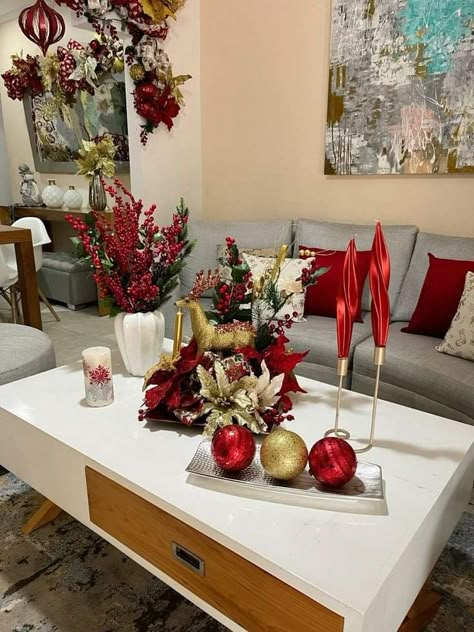 Living Dining Room Decor, Red And White Christmas Decor, White Christmas Decor Ideas, Christmas Vases, Red And White Christmas, Classy Christmas, Christmas Decor Inspiration, Christmas Calendar, Christmas Themes Decorations