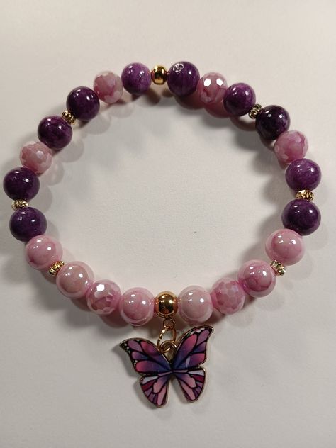 Shades of purple and pink 8mm beads Pink And Purple Beaded Bracelet, Pink And Black Bracelets, Pink And Purple Aesthetic, Purple Bracelets, Body Jewelry Diy, Girly Bracelets, Pandora Bracelet Designs, Crystal Bead Jewelry, Couples Bracelet