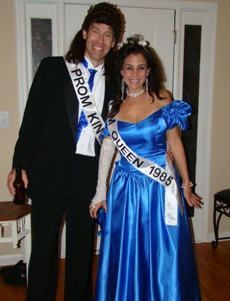 80s Prom King And Queen, 80s Couple Costume Parties, Prom King And Queen Halloween Costumes, 80s Prom Night Outfits, 1980s Couples Costume Ideas, Prom King And Queen Costume, Prom Halloween Costumes, Tacky Prom Outfits, 80s Prom Costume