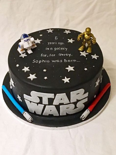 Star Wars Cake Decorations, Star Wars Cake Ideas, Gateau Harry Potter, Star Wars Themed Birthday Party, Star Wars Birthday Cake, Star Wars Cakes, 4de Verjaardag, Nursing Cake, Whiskey Cake