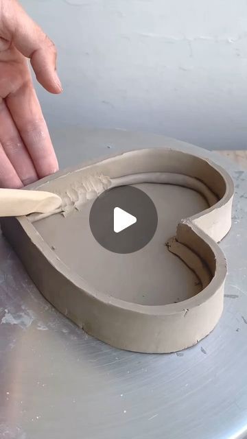 Ceramics Videos on Instagram: "Heart handbuilt serving bowl ♥ by @jette_estudio.ec" Hand Built Pottery Ideas For Beginners Simple, Ceramic Heart Bowl, Diy Clay Heart, Heart Bowl Pottery, Ceramic Useful Ideas, Bowl Clay Ideas, Clay Heart Ideas, Handbuilt Ceramics Ideas, Heart Ceramics Ideas