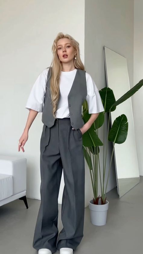 Waistcoat Outfit, Classy Fashion Style, Look Office, Classic Style Outfits, Uni Outfits, Casual Day Outfits, Looks Street Style, Classy Fashion, Vest Outfits