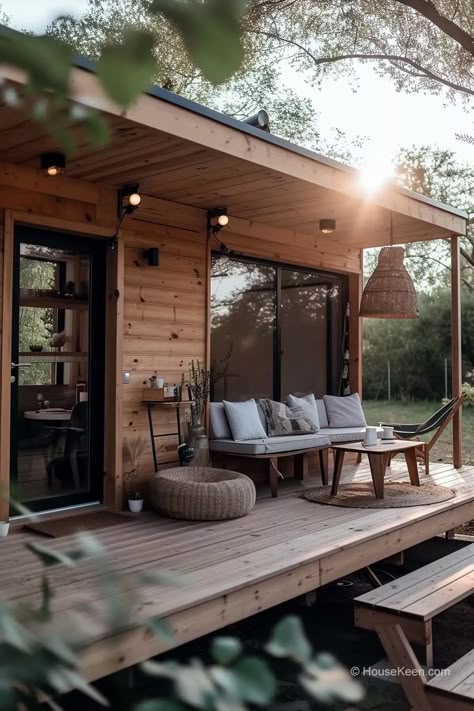 House With Front Porch, Garden Cabins, House Front Porch, Tiny Cabin, House With Porch, Tiny House Cabin, Cabin Style, Small Cabin, Modern Cabin