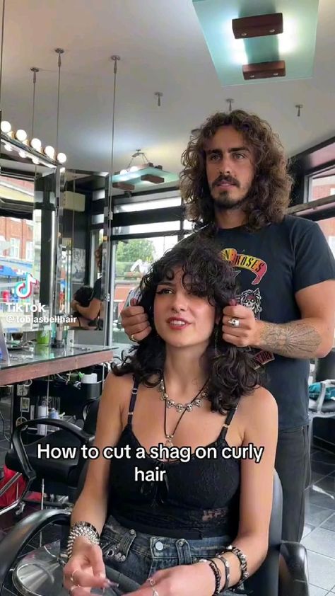 - Check more at https://howcandothis.com/hairstyleideas/81948/ Shaggy Curly Hair, Short Curly Hair Styles, Curly Shag Haircut, Curly Hair Accessories, Curly Haircut, Short Shaggy Haircuts, Natural Curly Hair Cuts, Curly Hair Natural, Hair Styles Short