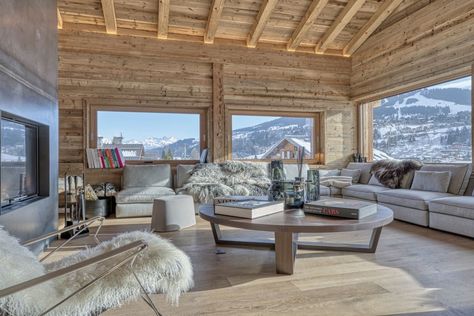 Location villa de luxe, apartement & chalet de luxe, vente villa de luxe : Eden Luxury Homes Barbie In The Dream House, Luxury Cabin Interior, Luxury Chalet Interior, Luxury Chalet, Chalet Interior, Luxury Ski Chalet, Luxury Ski, Luxury Cabin, Ski Chalet