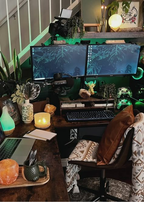 Gamer Desk Organization, Witchy Gaming Setup, Cozy Gaming Setup Aesthetic, Corner Gaming Setup, Boho Game Room, Gaming Office Setup, Green Pc Setup, Computer Setup Aesthetic, Gaming Set Up