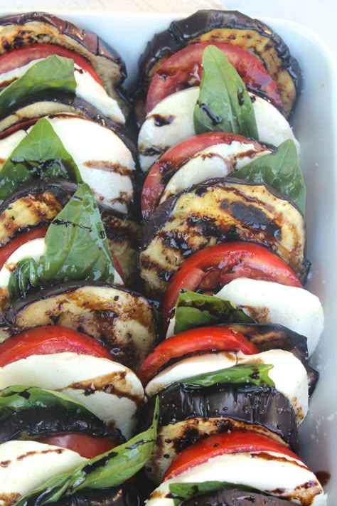 Eggplant & Tomato Caprese Salad - LideyLikes Caprese Salad Dressing, Tomato Caprese Salad, Caprese Recipe, Tomato Caprese, Caprese Recipes, Growing Organic Vegetables, Eggplant Salad, Eggplant Dishes, Summer Produce