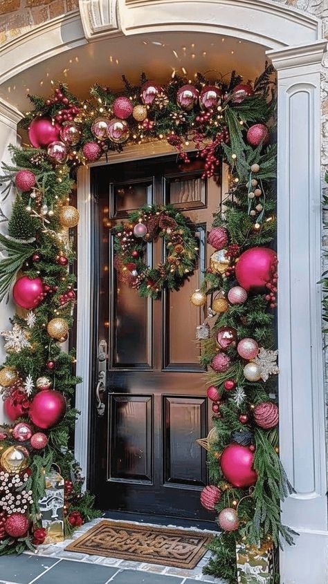 Christmas Holiday Front Porch Decor, Xmas Door Garland Ideas, Outdoor Christmas Greenery, Elegant Christmas Porch Decor, Arch Christmas Decorations Entryway, Elegant Outdoor Christmas Decor, Christmas Door Garland Ideas, Classic Traditional Christmas Decor, Front Door Garland Christmas