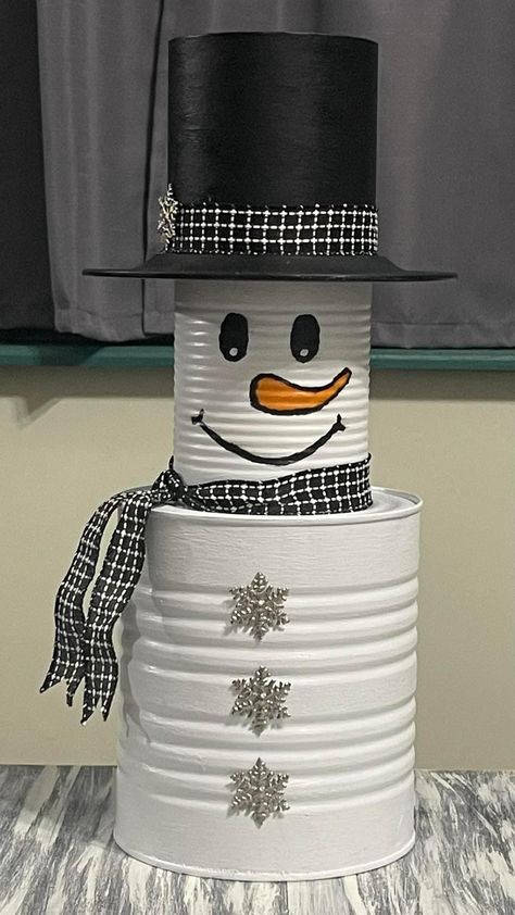 Tire Snowman Diy, Tin Can Snowman Crafts, Can Crafts Tin Diy, Tin Can Snowman, Can Snowman, How To Make Snowman, Diy Christmas Crafts To Sell, Recycled Cans, Diy Snowman Decorations