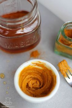 Acne Face Mask Recipe, Tumeric Masks, Diy Turmeric Face Mask, Face Mask For Wrinkles, Homemade Face Moisturizer, Face Mask Acne, Turmeric Face, Turmeric Face Mask, Tumeric Face