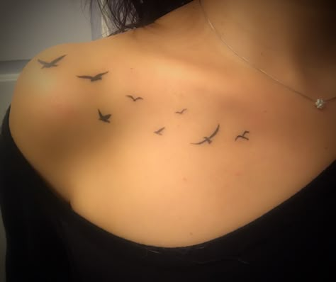 Bird Tattoo Collarbone, Simple Bird Tattoo, Bird Tattoos For Women, Vogel Tattoo, Tattoo Bird, Bone Tattoo, Small Bird Tattoo, Bone Tattoos, Shoulder Tattoos For Women