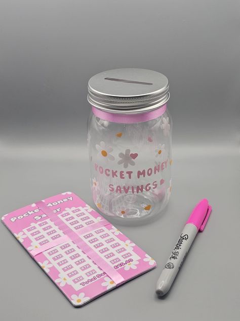 Children’s pocket money savings jar. 6 Trackers  and pen bundle. by CustomisebymeShop on Etsy Cute Money Saving Jars, Diy Savings Box Ideas, Diy Money Jar, Money Jar Ideas, Saving Jar, Dating Goals, Daisy Theme, Money Saving Jar, Money Tracker