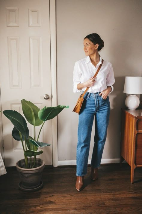 Work Boots Outfit, Ankle Jeans Outfit, Brown Ankle Boots Outfit, White Button Down Outfit, Heels Boots Outfit, Brown Boots Outfit, Button Down Outfit, Straight Jeans Outfit, High Waisted Jeans Outfit