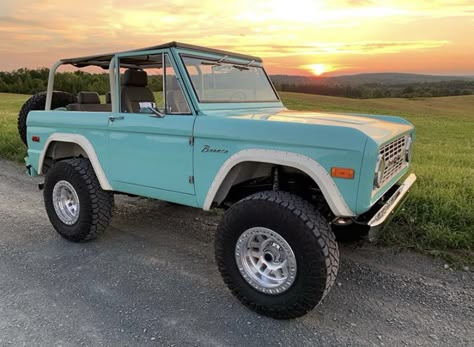 Old Cars And Trucks, Old Bronco Vintage, Old Bronco Aesthetic, Old Bronco Ford, Vintage Ford Bronco Aesthetic, Light Blue Bronco, Blue Vintage Bronco, Baby Blue Bronco, 1969 Bronco