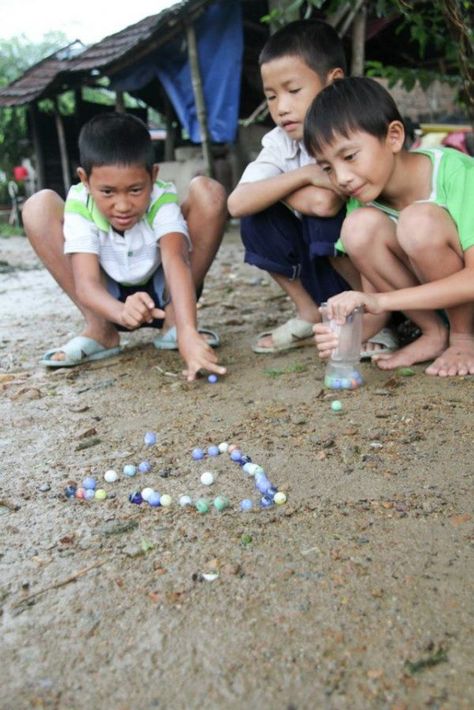 games from around the world -- marbles Games From Around The World, Packing Party, Childhood Photography, Childhood Memories Art, Harmony Day, International Games, World Vision, Art Village, Christmas Child