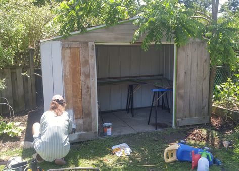 Garden Shed Makeover - alittlehintofthis.com Steel Shed Makeover, Outdoor Shed Decor, Metal Shed Makeover Exterior, Outdoor Shed Makeover, Old Shed Makeover Ideas, Metal Shed Makeover, Cute Garden Shed, Shed Redo, Garden Shed Makeover