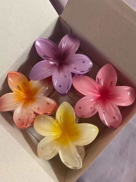 Hair Tie Accessories, Hair Accessories Collection, Claw Hair Clips, Hair Accessories Clips, Girly Accessories, Birthday Wishlist, Flower Clip, Hair Claws & Clips, Flower Hair Clips