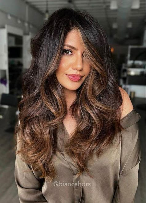 7 Trendy Two Tone Hair Colors for a Bold Look