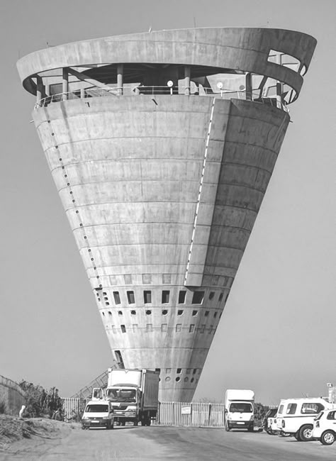 Brutal Architecture, Architecture Brutalism, Vertical City, Brutalism Architecture, Brutalist Buildings, Unusual Buildings, Water Towers, Interesting Buildings, Brutalist Architecture