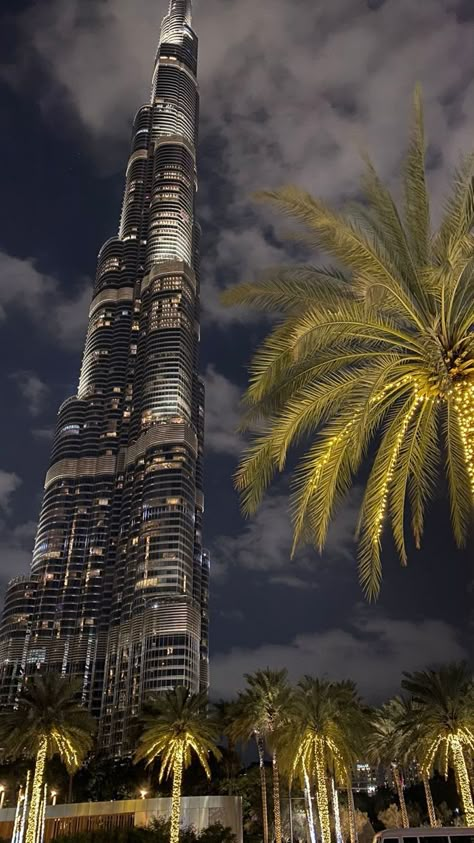 Aesthetic Dubai Pictures, Dubai Instagram Pictures, City View Night, Dubai Vacation, Dubai Aesthetic, Dubai Life, Night Scenery, Rap Aesthetic, Pretty Landscapes