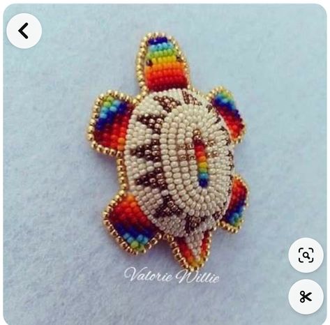 Beaded Turtle Native American, Beaded Turtle Pattern, Turtle Beadwork, Beaded Earrings Native Beadwork, Bead Turtle, Beaded Turtle, Bead Jewelry Patterns, Minimalist Tattoo Ideas, Indian Beadwork