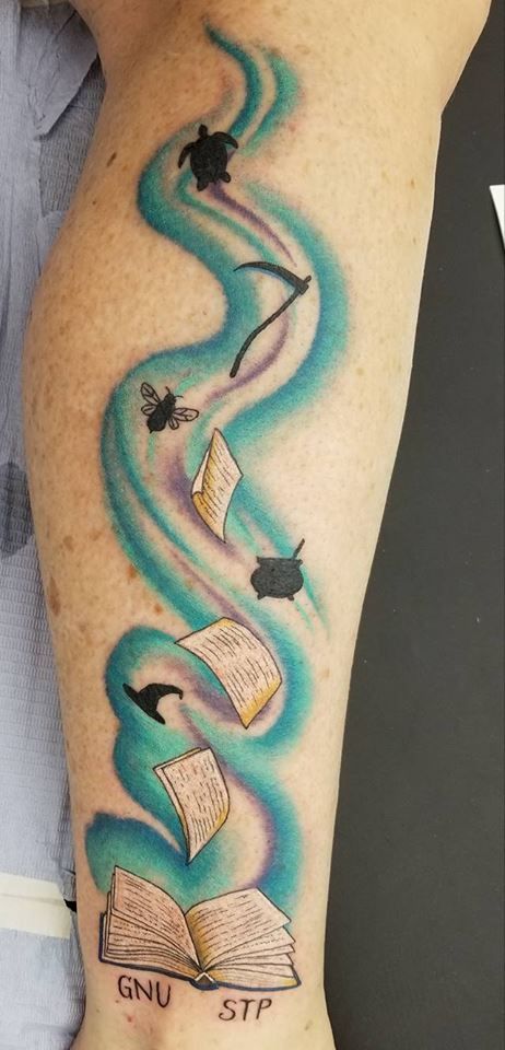 Tat to honor Sir Terry Pratchett Terry Pratchett Tattoo, Pratchett Tattoo, Librarian Tattoo, Discworld Tattoo, Inspiration Tattoos, Terry Pratchett, Book Tattoo, Bookish Things, Tattoo Inspo