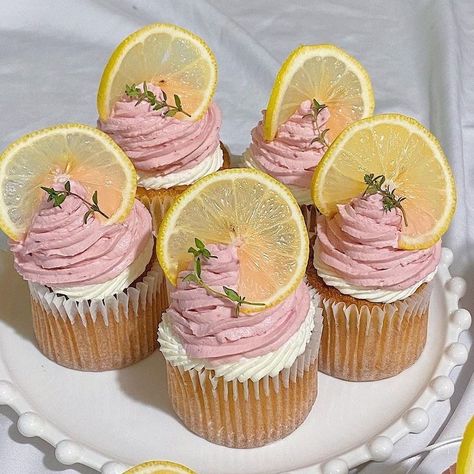 Lemon Cupcake Design, Annaliese Core, Bread Animals, Summer Baking, Pretty Dessert, Cute Baking, Baking Business, Cute Desserts, Pretty Cakes