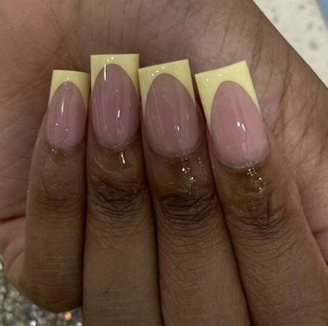 French Tip Nails Short Color, Short French Tip Acrylic Nails Color, Short Acrylic Nails For Work, April Acrylic Nails, Simply Nails Ideas, Shorts Nails Acrylic, Square Acrylic Nails Medium Length, Short Nail Sets Acrylic, Acyrilics Nails Designs