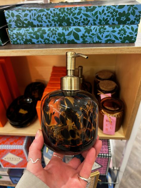 Shell Bathroom, Bathroom Decor Luxury, Decor Luxury, Bath Time, Tortoise Shell, Bathroom Interior, Soap Dispenser, Tortoise, Bathroom Decor