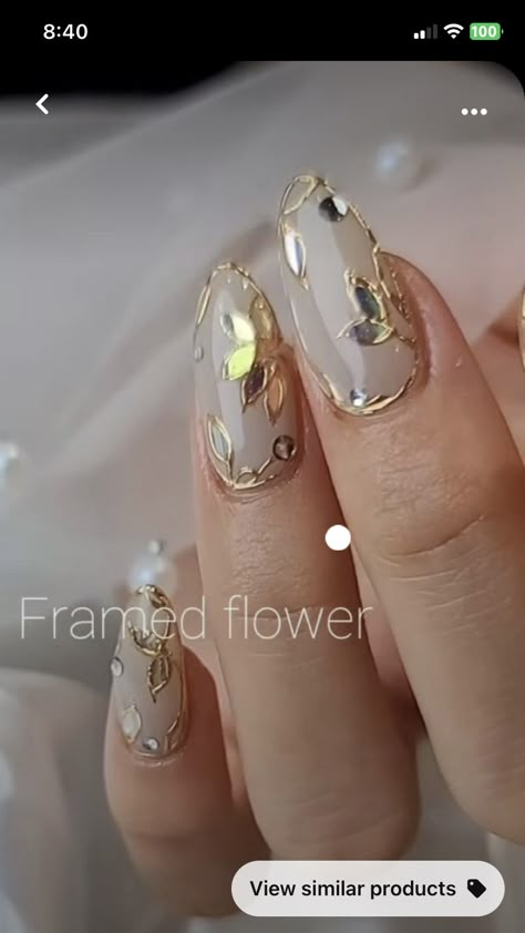 Unique Wedding Nail Designs, Whimsical Wedding Nails, Ethereal Nail Art, Gel Nail Art Designs Unique, Unique Wedding Nails, Classy Gold Nails, Unusual Nail Designs, Nail Art Flower, Winter Glam