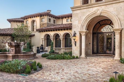 Mediterranean Homes Exterior, Mediterranean Mansion, Tuscan Style Homes, Warm Home Decor, Mediterranean Architecture, Design Villa, Mediterranean Style Homes, Mediterranean House, Mediterranean Home Decor