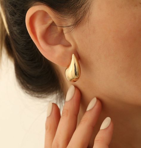 ⭐ Premium Quality Material: Made from hypoallergenic stainless steel coated with 18K gold for a luxurious finish. ⭐ Sold as a PAIR ⭐ Elegant Teardrop Design: Featuring a sleek and sophisticated teardrop shape measuring 31mm by 17mm, these earrings exude timeless elegance. ⭐ Lightweight and Comfortable: Despite their size, these earrin...#and #of #Gold #A #Style #Prestige #Jewelry #JewelryDesign #of #The #Timeless #Gemstone #Elegance #Symbol #Allure #JewelryLovers #Accessories #HandmadeJewelry Tear Drop Earrings Outfit, Drop Earrings Outfit, Thigh Jewelry, Gold Teardrop Earrings, Teardrop Hoop Earrings, Dream Wishlist, Tear Drop Earrings, Gold Earrings For Women, Chunky Earrings