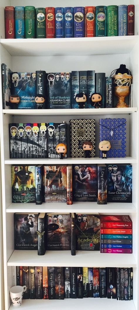 Clary Y Jace, Lots Of Books, Cassandra Clare Books, Shadowhunters Malec, The Dark Artifices, City Of Bones, The Infernal Devices, Cassandra Clare, Shadow Hunters