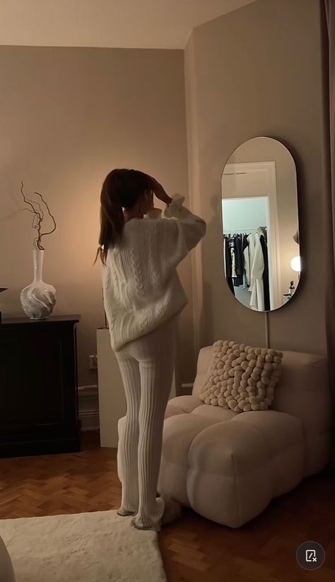 At Home Outfits Cozy, Home Look Outfit, Home Outfit Comfy, Winter Home Outfit, Home Outfit Women, Cozy Home Outfit, Bed Outfit, Aesthetic Loungewear, Stay At Home Outfits