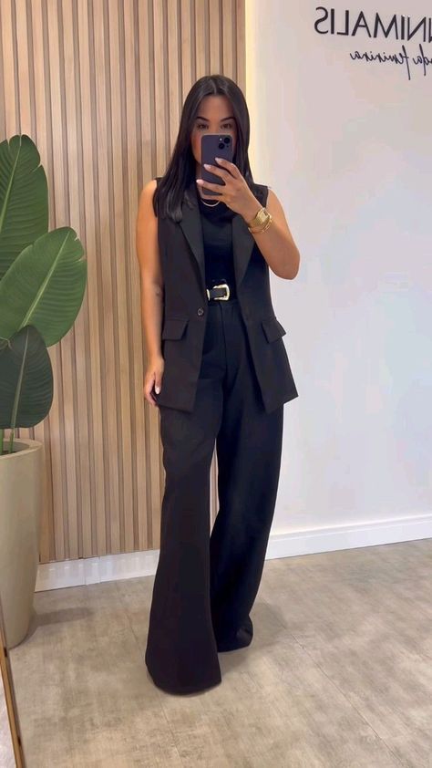 Blazer Vest Outfits For Women, Black Vest Outfits, Black Waistcoat Outfit, Sleeveless Vest Outfit, Sleeveless Blazer Outfit, Long Vest Outfit, Outfit Total Black, Black Vest Outfit, Waistcoat Outfit