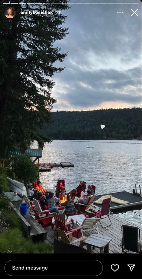 Family At Lake House, Cottage Trip Aesthetic, Family Lake House Aesthetic, Birthday Lake Trip, Things To Do At The Lake With Friends, Living On A Lake, Lake House Friends, Lakehouse Aesthetics, Cottage Lake Aesthetic